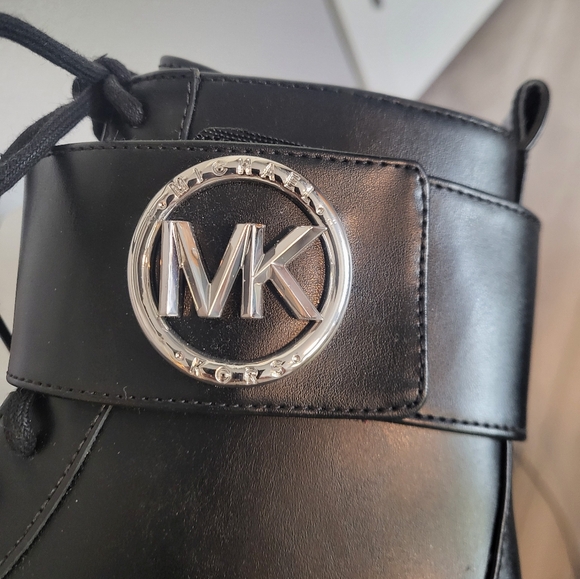 Michael Kors Tatum Vombat Boot - Picture 7 of 8